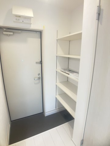 MELDIA秋山の玄関