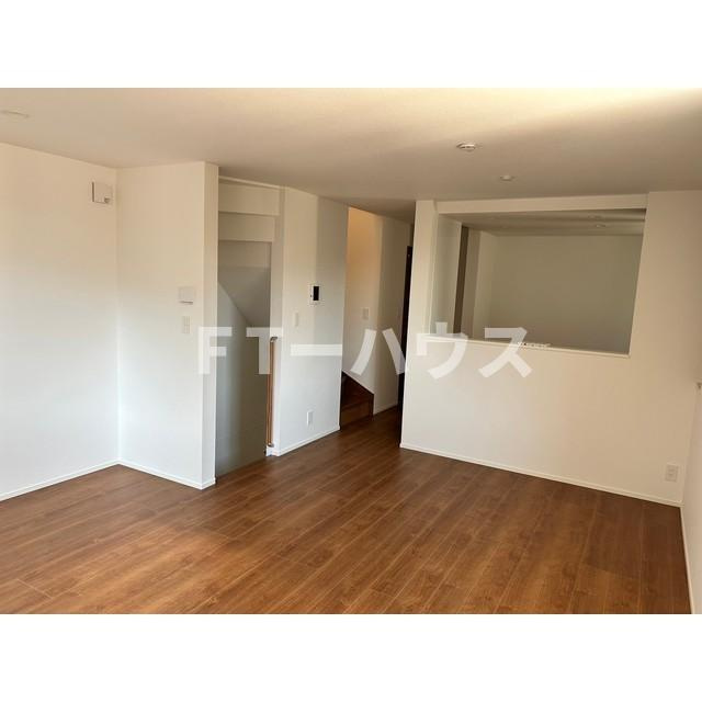 船橋市前原西２丁目の一戸建ての居間・リビング