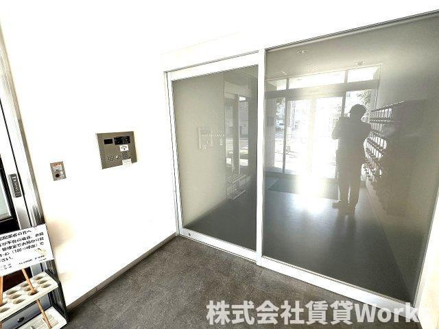 クレエ秋田町のエントランス|落ち着いたエントランスです