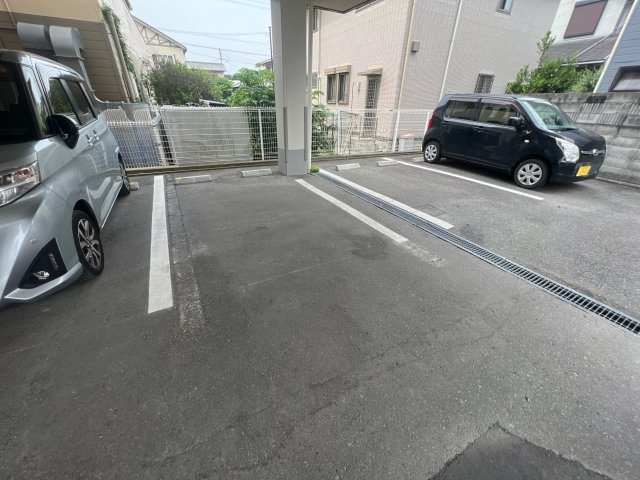 リバティ田寺の駐車場