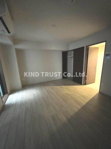 NUI南森町の居間・リビング|こちらのリビングで趣味の時間をお楽しみください