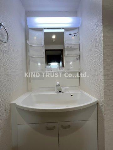 NUI南森町の洗面所|明るい洗面所です