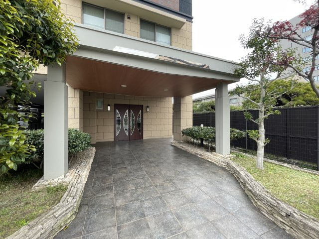 ラフォーレ諏訪野セントレのエントランス