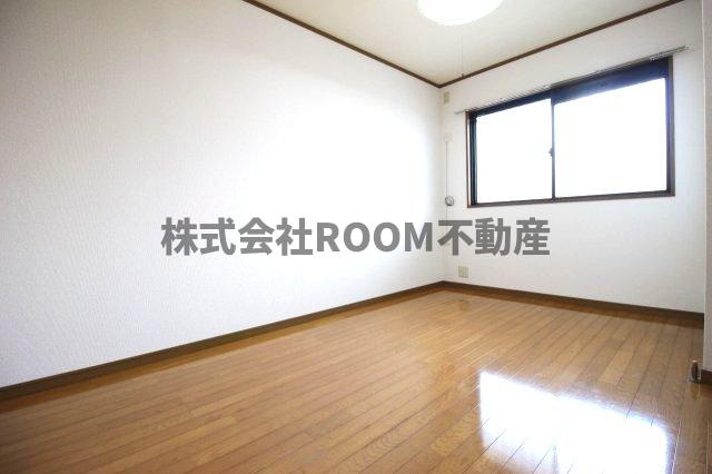 日の出マンションの寝室|落ち着いた色調の寝室です