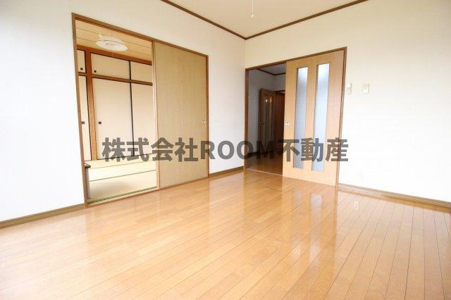 日の出マンションの居間・リビング|ゆったり過ごせる居間です