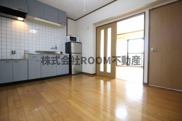 日の出マンションの居間・リビング|こちらのリビングで趣味の時間をお楽しみください