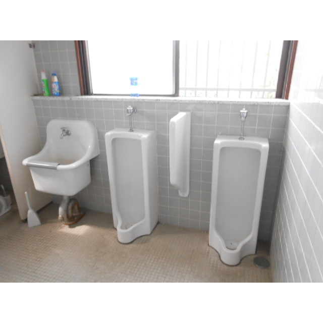 揖斐郡揖斐川町三輪の倉庫のトイレ