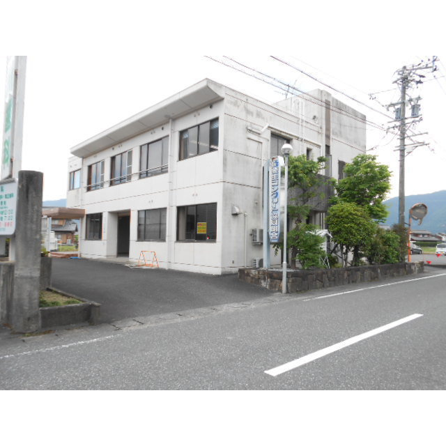 揖斐郡揖斐川町三輪の倉庫の外観