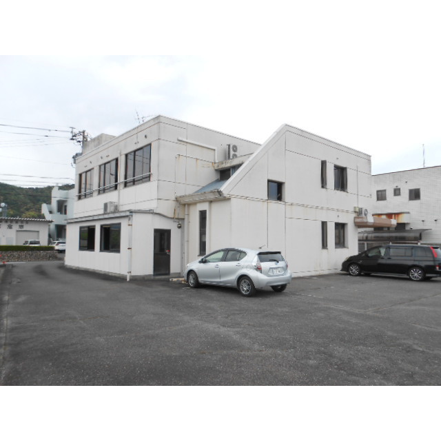 揖斐郡揖斐川町三輪の倉庫の外観