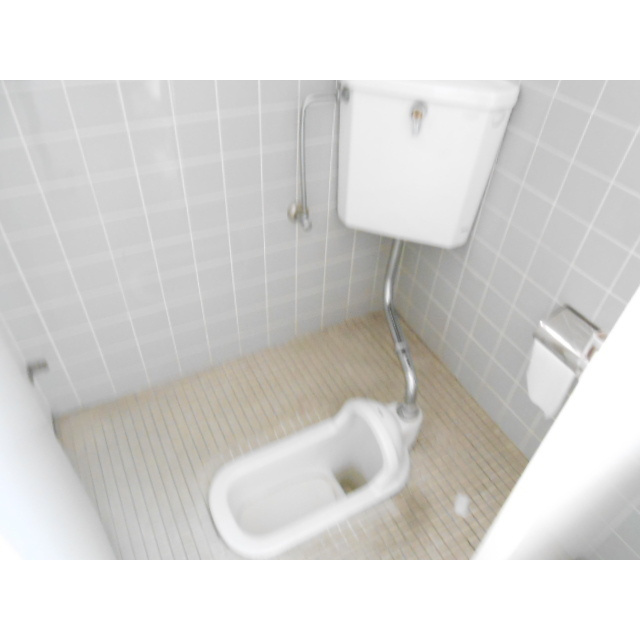 揖斐郡揖斐川町三輪の倉庫のトイレ