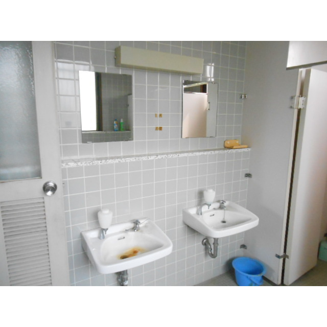 揖斐郡揖斐川町三輪の倉庫の洗面所