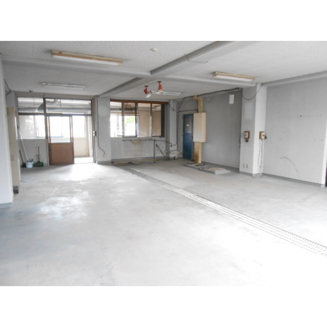 揖斐郡揖斐川町三輪の倉庫の内装