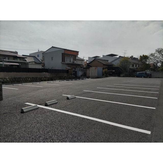 岐阜市加納新柳町の駐車場の内装