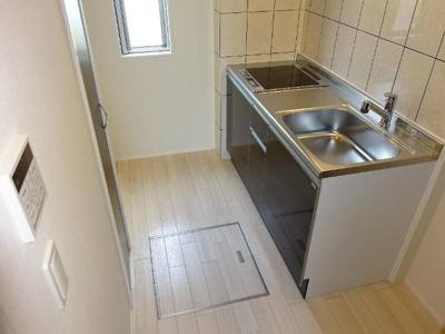 【キッチン】 | （仮）スターテラスⅡ東出雲 | 天板・建具色が異なります（イメージ）