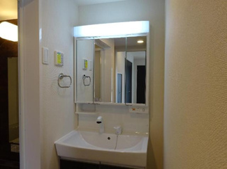 【洗面所】 | （仮）スターテラスⅡ東出雲 | 建具色が異なります（イメージ）