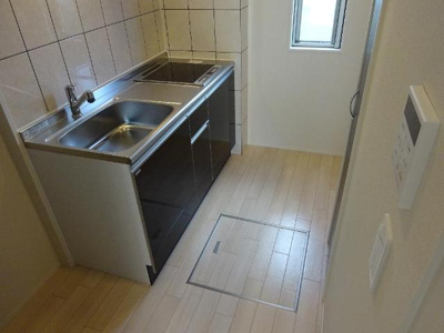 【キッチン】 | （仮）スターテラスⅡ東出雲 | キッチン天板・建具色が異なります（イメージ）