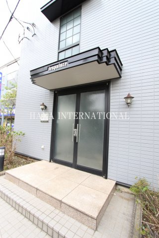 レオパレス葵第２のエントランス