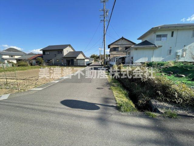 ６２９６６　各務原市須衛町２丁目土地の前面道路含む現地写真