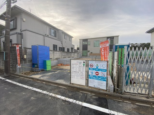 多摩市桜ケ丘二丁目　新築1棟の前面道路含む現地写真