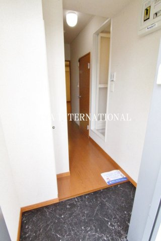 レオパレスアーバン国立の玄関