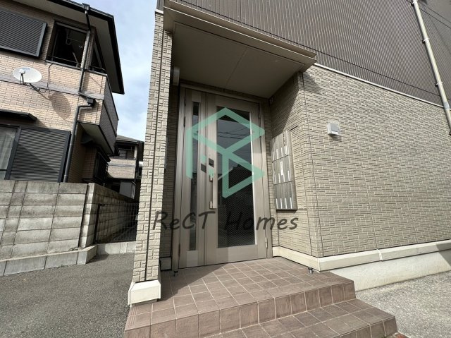 姫路市飾磨区細江の賃貸マンションのエントランス