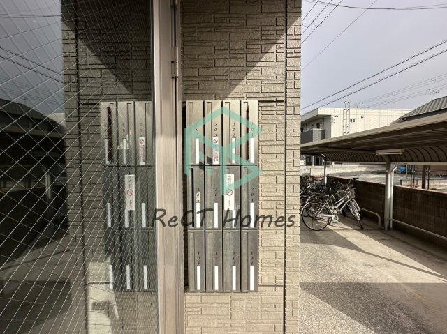 姫路市飾磨区細江の賃貸マンションのエントランス