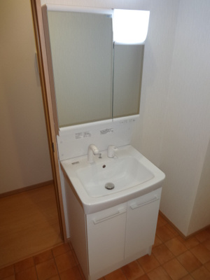 【洗面所】 | モンレーヴ本町 | シャワー付き洗面化粧台！