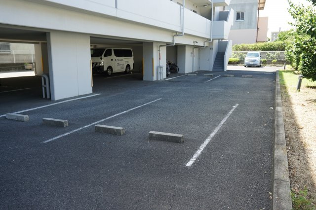 リヴェールド和泉の駐車場|駐車場に車を止められます