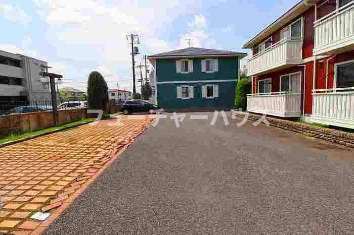 ＲＯＹＡＬ　ＧＡＲＤＥＮ　ＣＡＳＡＨＡＲＡ　Ｅの駐車場