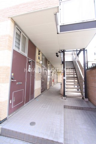 レオパレス花水木のエントランス