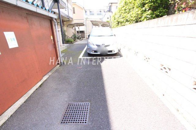 レオパレス花水木の駐車場