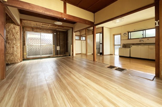 【洋室】 | 滋賀県草津市草津４丁目　中古戸建 | 理想のお部屋にリフォームしたい、とにかく安く綺麗にしたい、リフォーム費用を住宅ローンで借りたい等お客様のご要望に合わせたご提案をさせて頂きます。お気軽にご相談下さい！