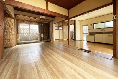 【洋室】 | 滋賀県草津市草津４丁目　中古戸建 | 理想のお部屋にリフォームしたい、とにかく安く綺麗にしたい、リフォーム費用を住宅ローンで借りたい等お客様のご要望に合わせたご提案をさせて頂きます。お気軽にご相談下さい！