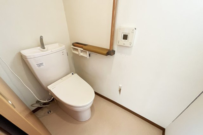 【トイレ】 | 滋賀県草津市草津４丁目　中古戸建 | 《トイレ》