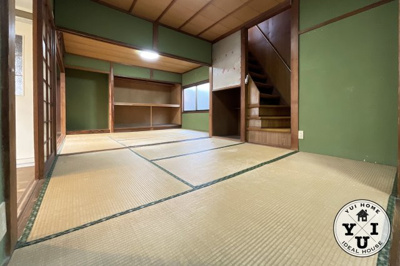 【和室】 | 滋賀県草津市草津４丁目　中古戸建 | 北東側が駐車場に面した陽当り良好です。収益物件としてお考えください（＾◇＾）