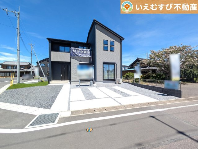 GRAFARE　大泉町寄木戸5期の駐車場|3台駐車可能なゆとりのカースペース
複数台車をお持ちでも、お友達が遊びに来てもゆとりの駐車スペース！