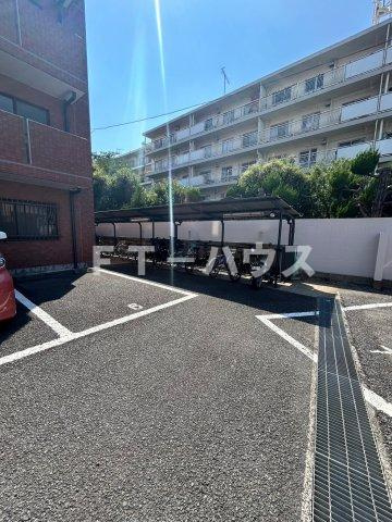 アドバンス新検見川の駐車場