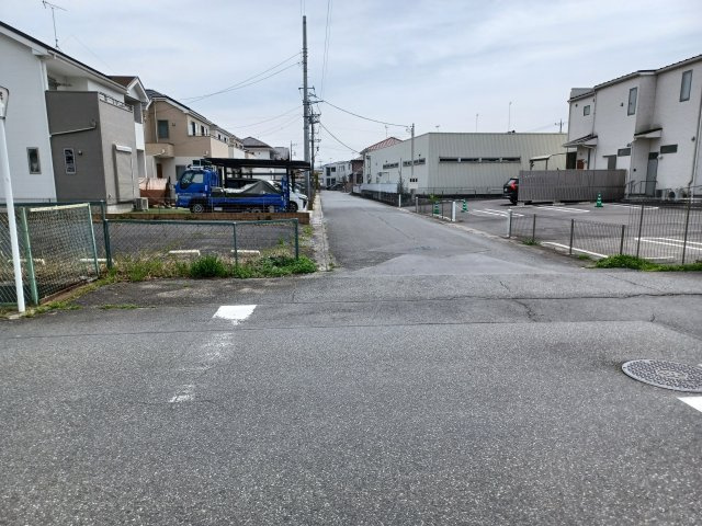 東松山市小松原町  土地59坪の前面道路含む現地写真