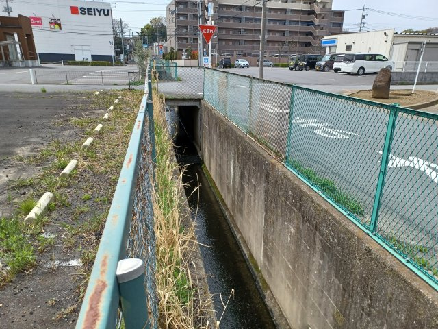 東松山市小松原町  土地59坪の周辺|水路部分
