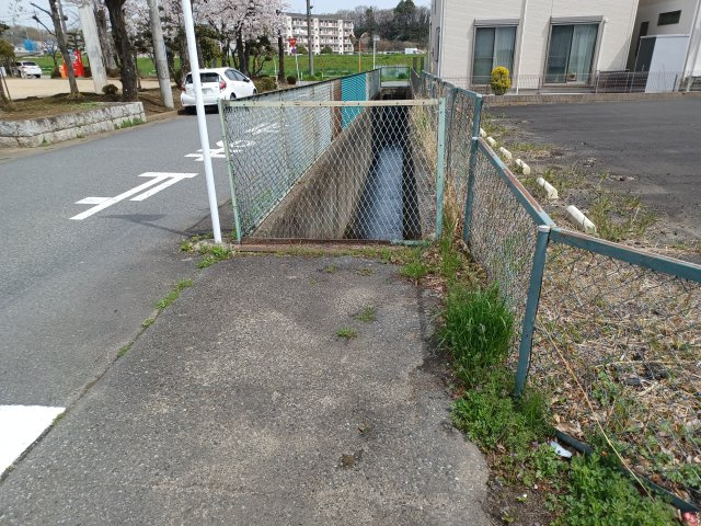 東松山市小松原町  土地59坪の周辺|水路部分