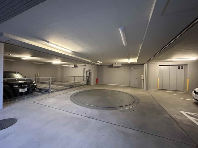 日神デュオステージ両国の駐車場