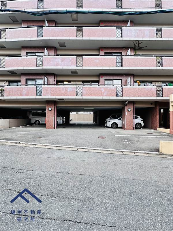 モントーレ長尾の駐車場