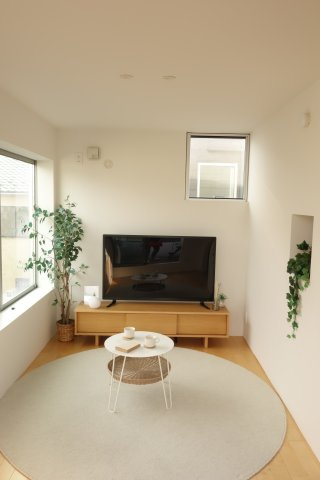 鵠沼桜が岡３丁目新築戸建ての居間・リビング|使いやすい居間です