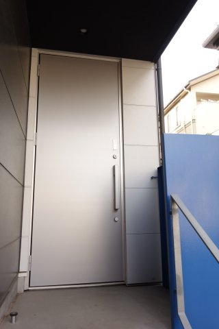 鵠沼桜が岡３丁目新築戸建ての玄関|ゆったりとした玄関です