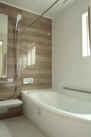 鵠沼桜が岡３丁目新築戸建ての浴室|きれいなお風呂です