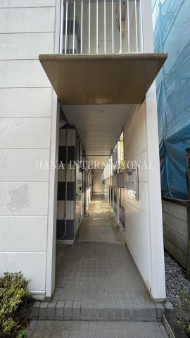 レオパレスチェリーのエントランス