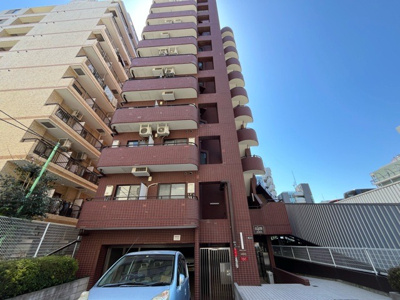 【現況写真】 | レジェンド相模原 | 外観はマンション管理がされているかの目安になります。築年数が古いと、壁面は劣化してひび割れが生じることも！建物が古びていても細かいところが修繕されていると、きちんと管理されているなぁと感じるでしょう。