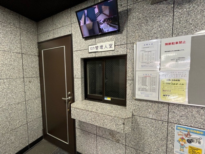 【受付】 | レジェンド相模原 | 受付はマンションコンシェルジュがいる場合もあれば、管理人が滞在する小部屋を総称して呼ぶことがあります。主にエントランスに設置されていることから、防犯面でも期待ができます。防犯設備がない場合はより安心！