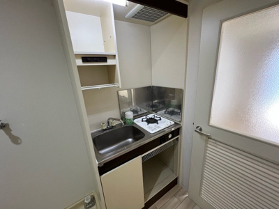 【キッチン】 | レジェンド相模原 | 標準的なシステムキッチンの横幅は、165cm～300cm程度です。2100・2400・2550・2700などミリ単位で表記されます。普段どのように料理をするのかを想定しながら合ったサイズを選びましょう