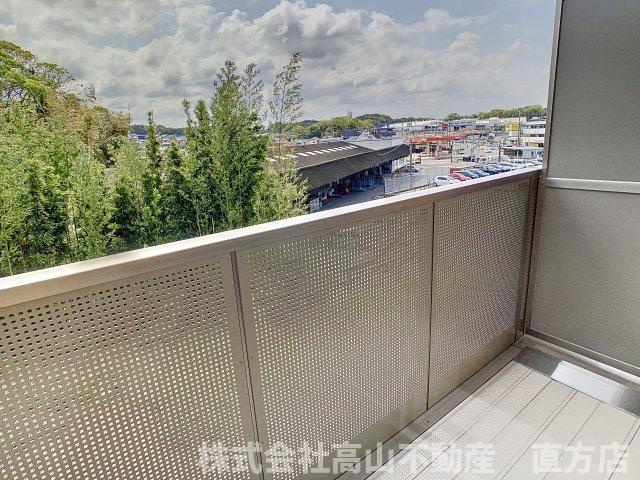 直方市大字感田のアパートのバルコニー